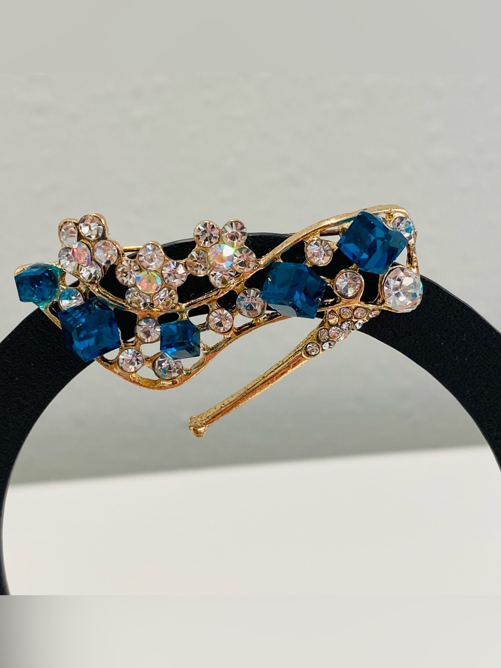 Blue Cube Crystal White Rhinestone Stiletto Brooch Pin High Heel Fashion Diva